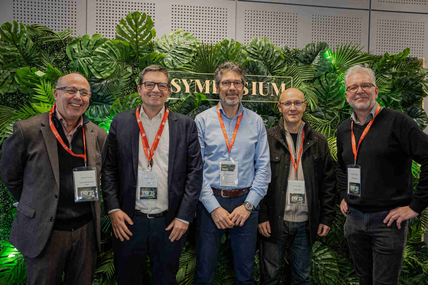 Crédit photo : Julien Emieux – CEA-Leti. Lancement de la chaire de recherche avec de gauche à droite : Yassine Lakhnech, Président de l’UGA, Thomas Ernst, Directeur scientifique au CEA-Leti, Jean-Pierre Raskin, Professeur UCLouvain et directeur de la chaire, Thierry Baron, Directeur de recherche CNRS et directeur du Labex Microélectonique UGA, François Legrand, Responsable communication de l'Institut de recherche technologique IRT Nanoelec.